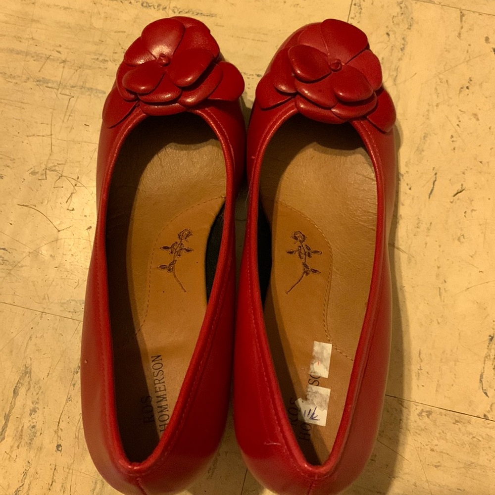 Red flower tiptoe short heeled dress shoes